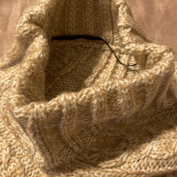 Womens Poncho!! Outerwear that completely updates your look!! - Picture 5 of 6